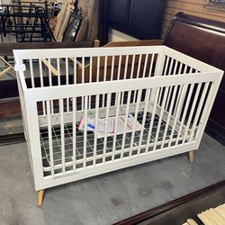 4 In 1 Convertible Crib (in Store) 