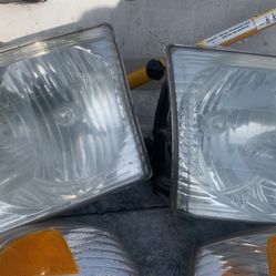 05 Ford Explorer  Headlights 