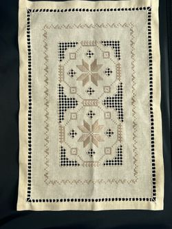 * Set of 4 * 100% linen * Handmade * Neutral beige/ivory color * Excellent condition