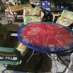 Vintage  patio sets 4 swivel  with cusions and table