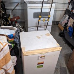 Electric stove and mini fridge