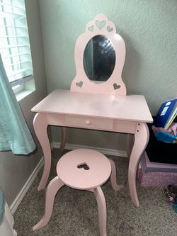 Girls pink vanity