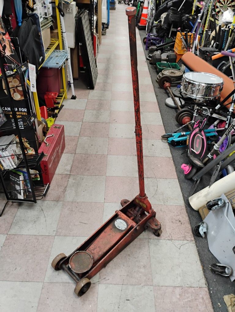 3,000 lb vintage fleet floor jack