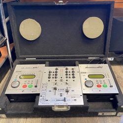 PRO-DJ2 SYSTEM 2x PRO-DJ2 CD Players 1x Q-2221 S Mixer 2x Q-Mini Plugs