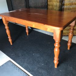 Real Pine Breakfast/Dinne 4-8 Seater Table no chairs