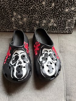 Upcycled Hand Painted Scream Ghostface Crocs size Mens 5/ Womens 7 and or Big kid 5Y Hand-painted black Crocs clogs with a white Ghostface mask des