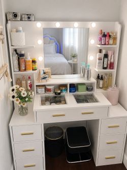 Makeup vanity