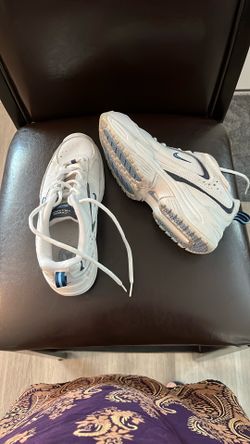 Nike Woman 71/2 Cross Training Leather Like New