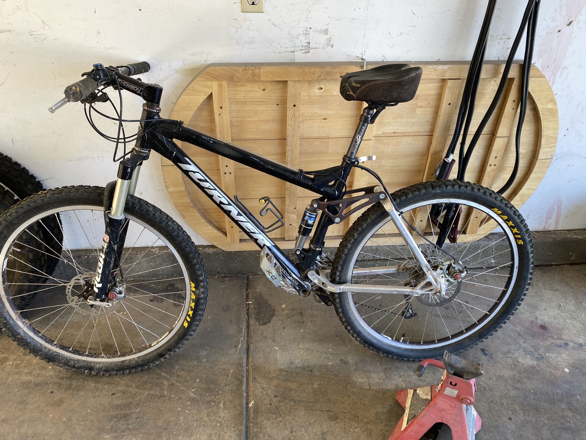 Downhill Mountain Bike Full Suspension