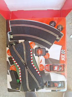 SCX NASCAR Tri-oval Superspeedway 1:32 Slot Car Set Kahne Harvick