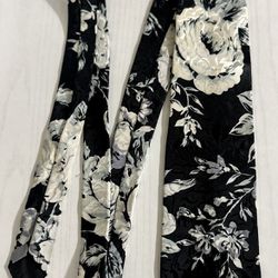 Vintage H John’s California Men’s Clothier Neck Tie Floral Shimmer Silver Black