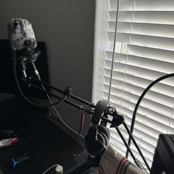 XLR Condenser Mic With Headphones And Accessories 