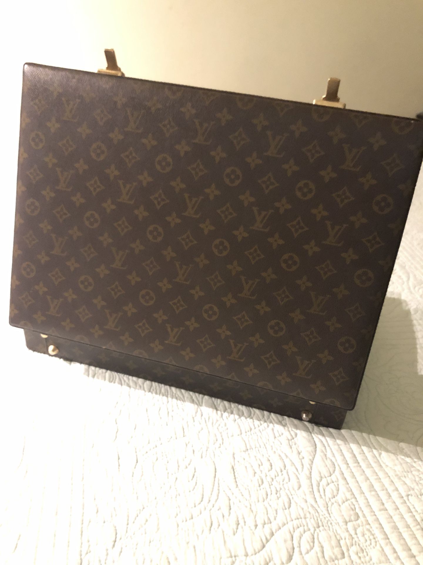 Louis Vuitton Epi Serviette Fermoir M54352 Men's Briefcase for Sale in  Victorville, CA - OfferUp