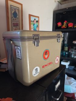 Engel lunch box