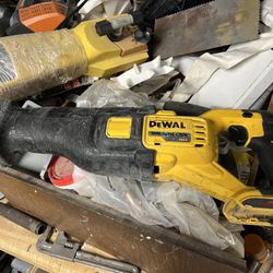 Dewalt reciprocating Saw Sawzall DCS388 *** DOESNT WORK ***
