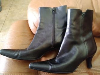 Ladies Black Boots Size 8 "Enzo Angiolini"