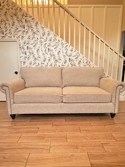 Neutral Beige Sofa – Excellent Condition