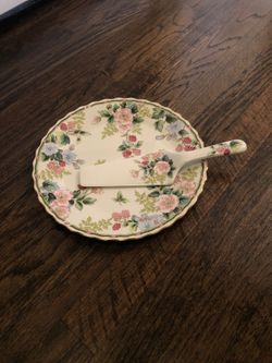 Cake plate and serving piece