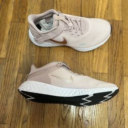 Super Cute Nike Sneakers 