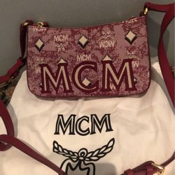 Auth Mcm Visetos red Leath Sm https://offerup.com/redirect/?o=QmFnLk5ldy9kdXN0 Bag