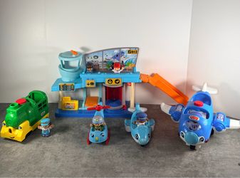 Fisher-Price Little People Airport Playset with Vehicles
