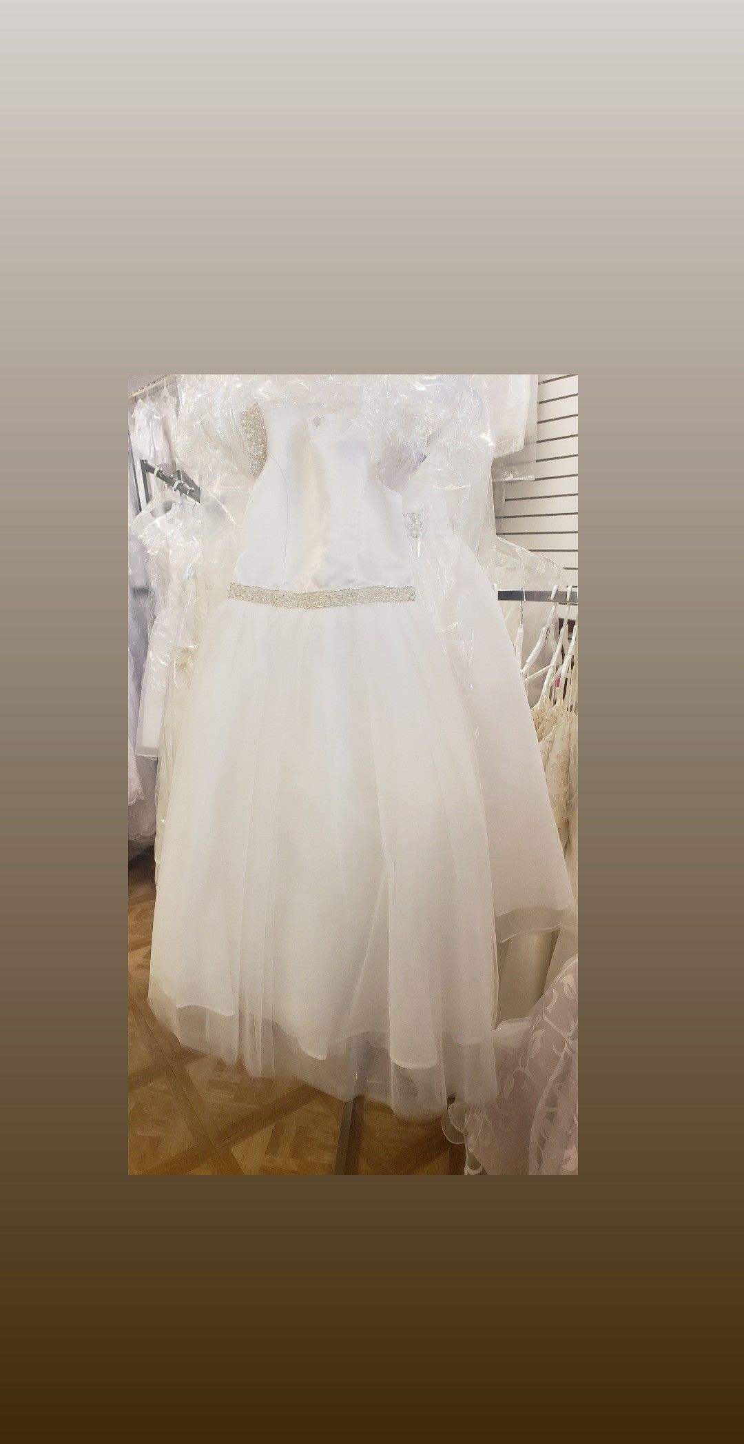 Beautiful ivory with pearls flower girls wedding dresses. 3 available size 8 kids. Brand new with tag. Never worn