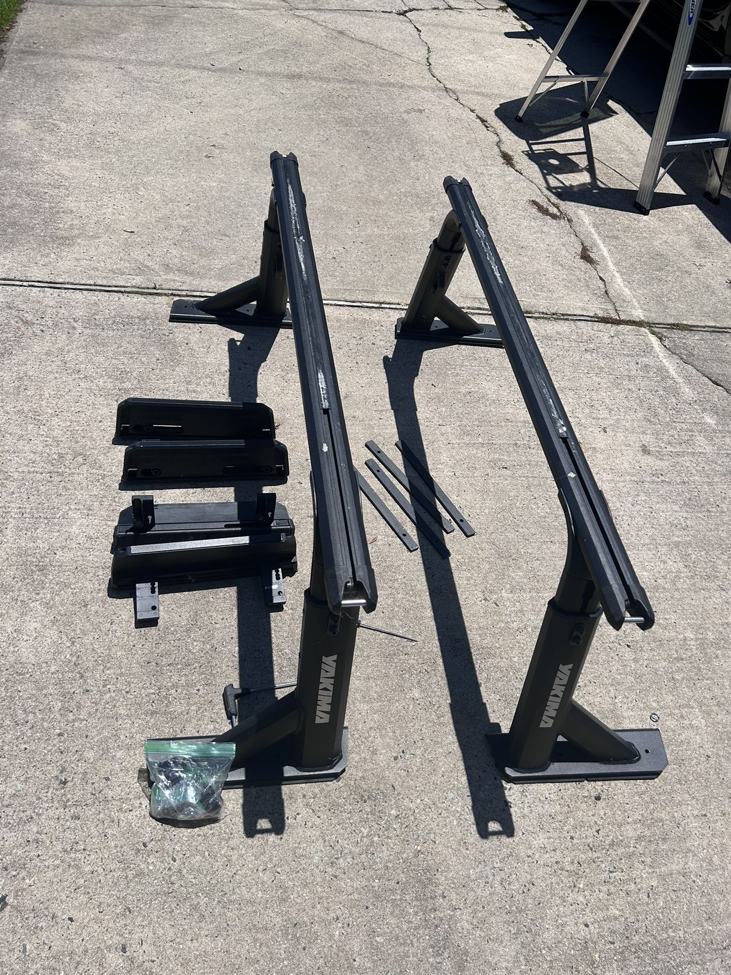 Yakima Overhaul HD Roof Rack W/ Tacoma Adapters