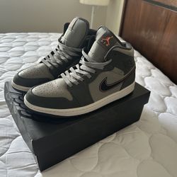 Air Jordan 1 Mid SE