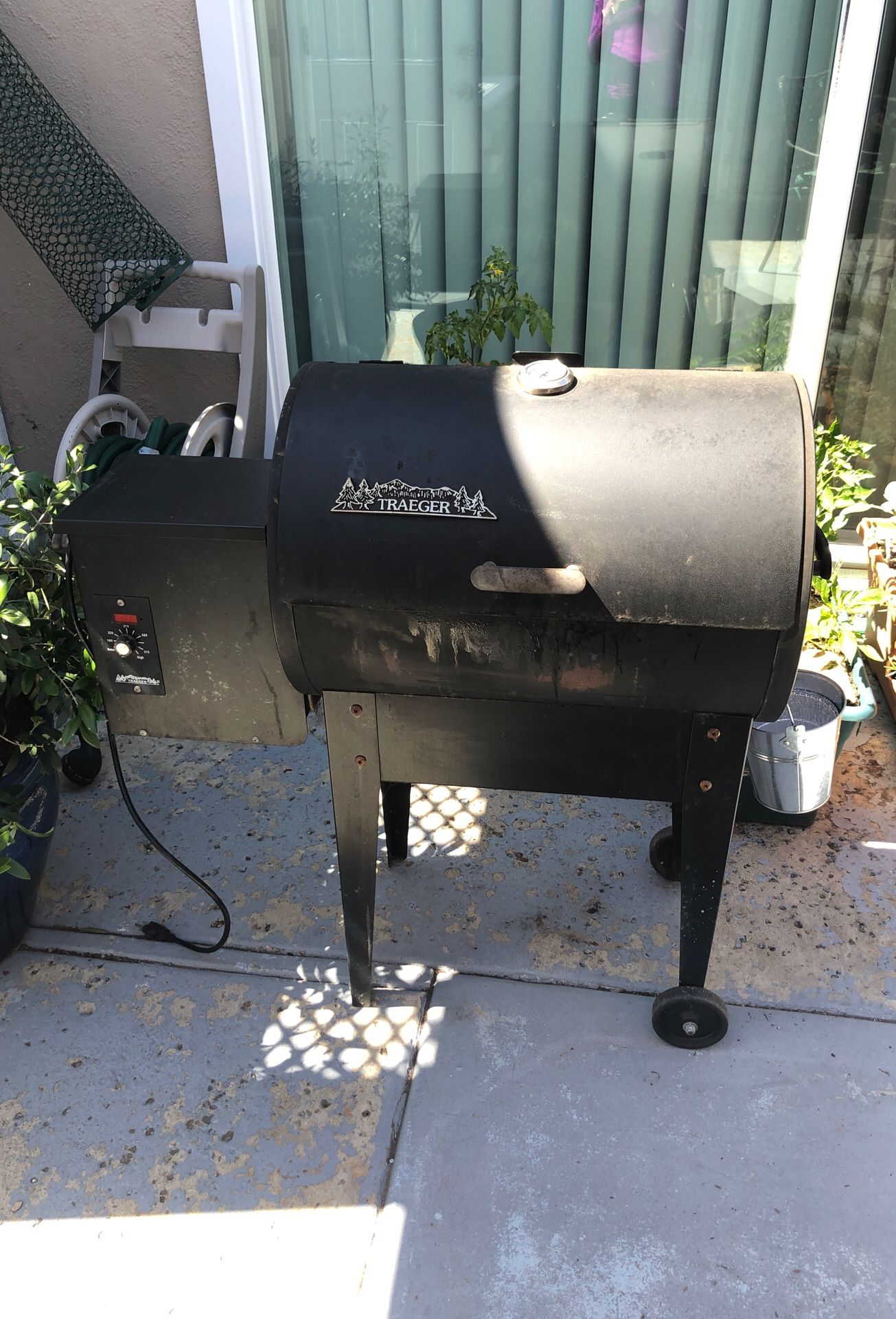 Seasoned Traeger Jr BBQ055 Pellet Grill for Sale in Oceanside, CA OfferUp