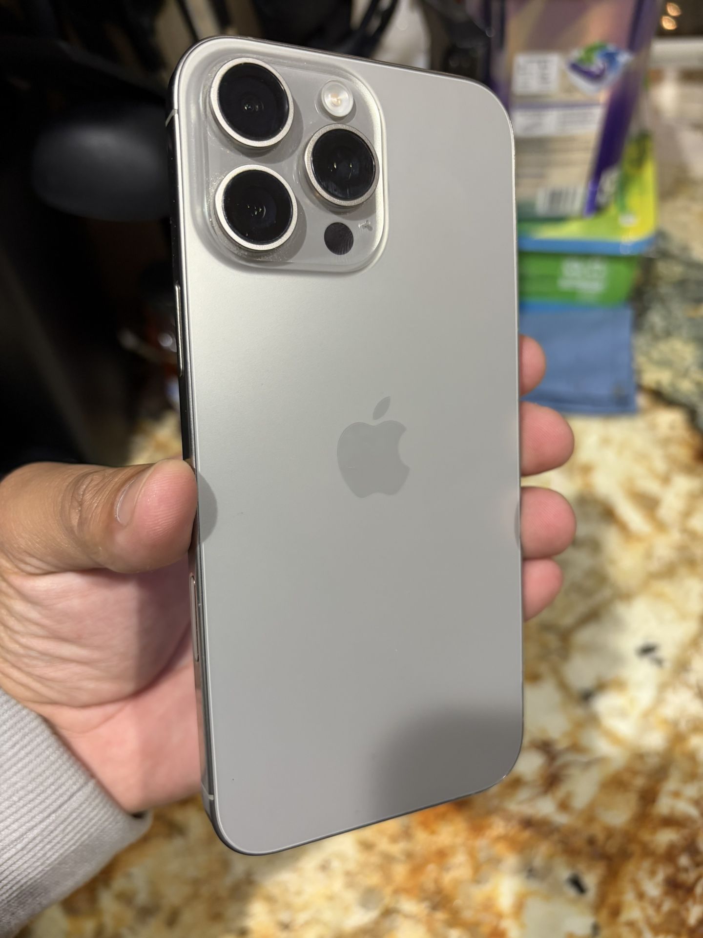 iPhone 16 Pro Max 256gb ( Unlocked )