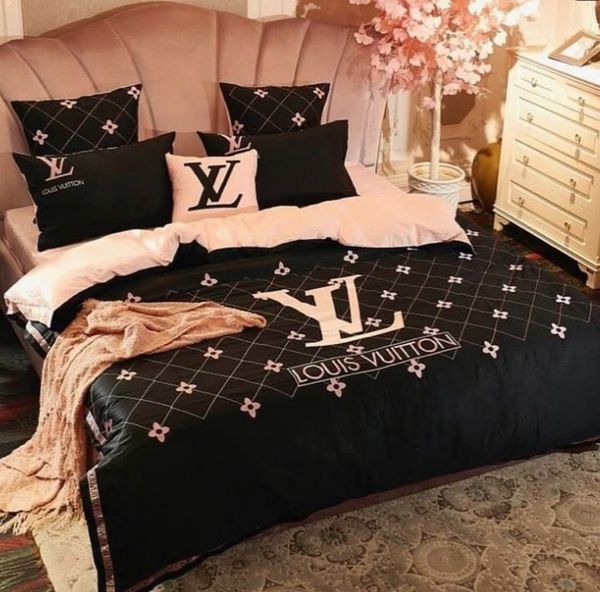 Louis Vuitton Comforter Set for Sale in Birmingham, AL - OfferUp