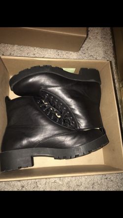 Size 9 women’s combat boots