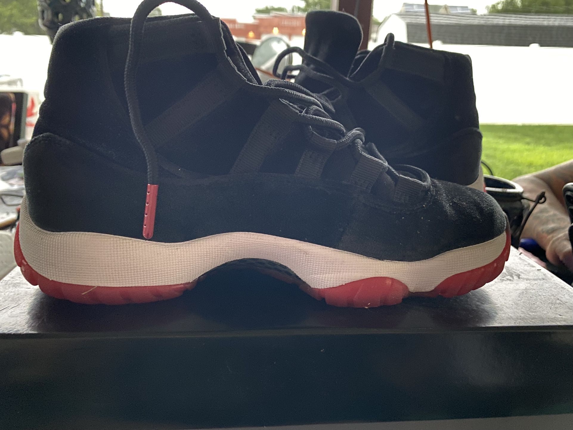 Women air jordans 11 retro SIZE 6