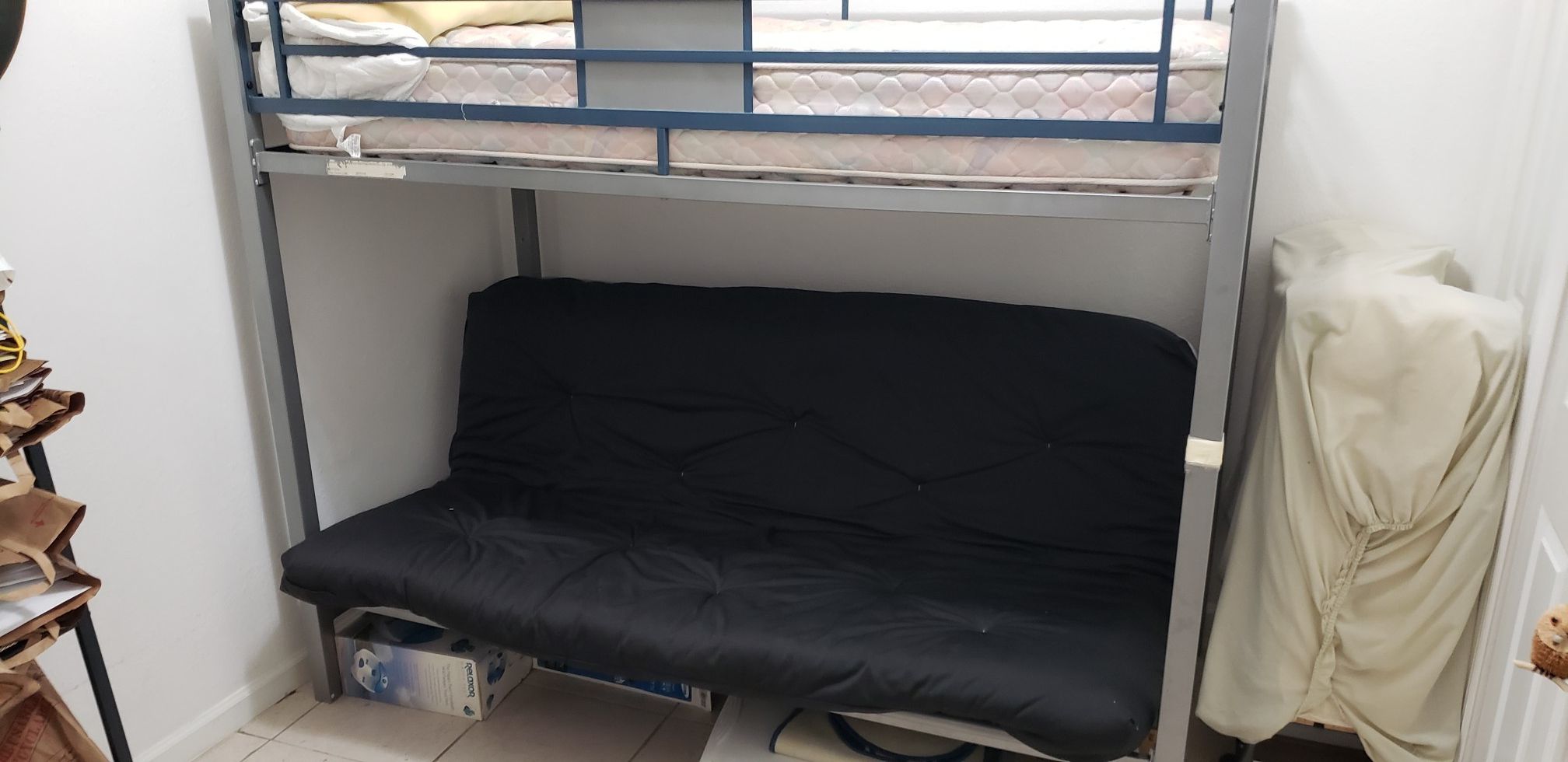 Metal bunkbed