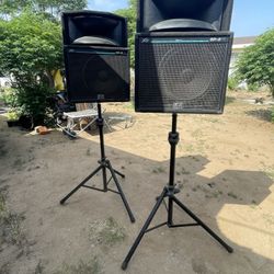 2 PEVEY SP-2Ti SPEAKERS WITH TRIPODS OPEN TO TRADE