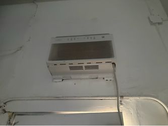 18,000 BTU Air conditioner / Heater for 1000sqft