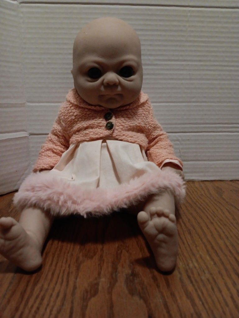 (OtardDoll ) is a realistic newborn Handmade weighted  silicon baby https://offerup.com/redirect/?o=ZG9sbC5vbmU= Selling For  $235 Plus  My Price $100