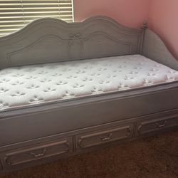 Wooden Daybed and Vanity Bedroom Set