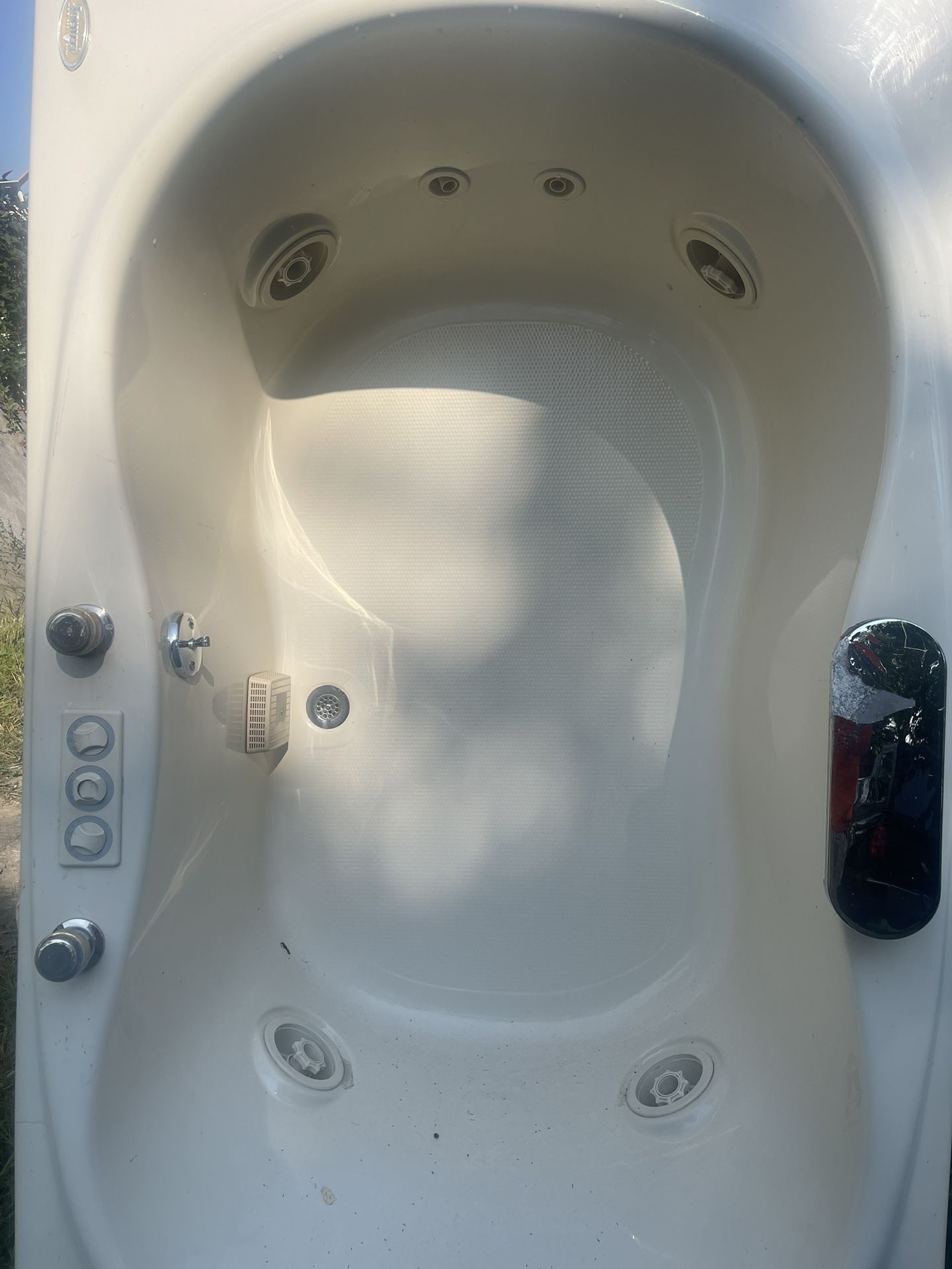 🌞 Jacuzzi Hot Tub $ 75 Delivery Available