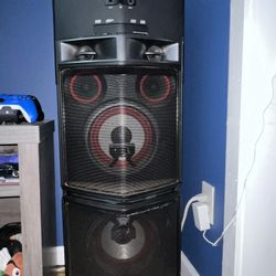 LG Bluetooth Speaker 1800 W Rms