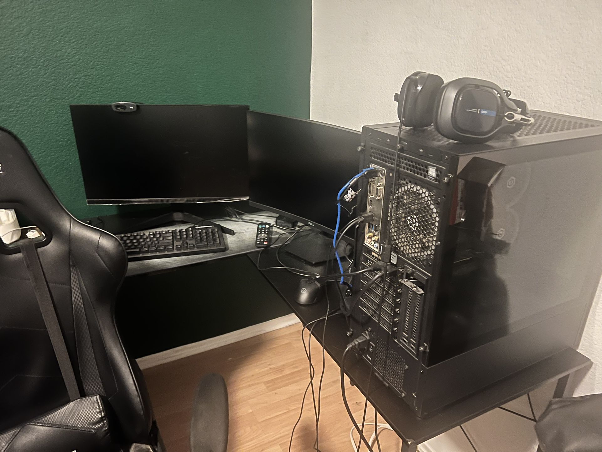 gaming pc and set up for sale