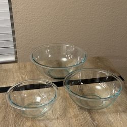 Pyrex Glass Mixing Bowls Set
