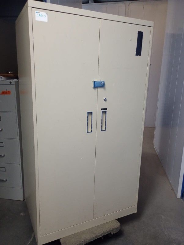 . Metal Storage Cabinet With 2 Keys Adjustable Shelves