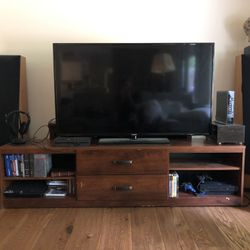 Entertainment center 