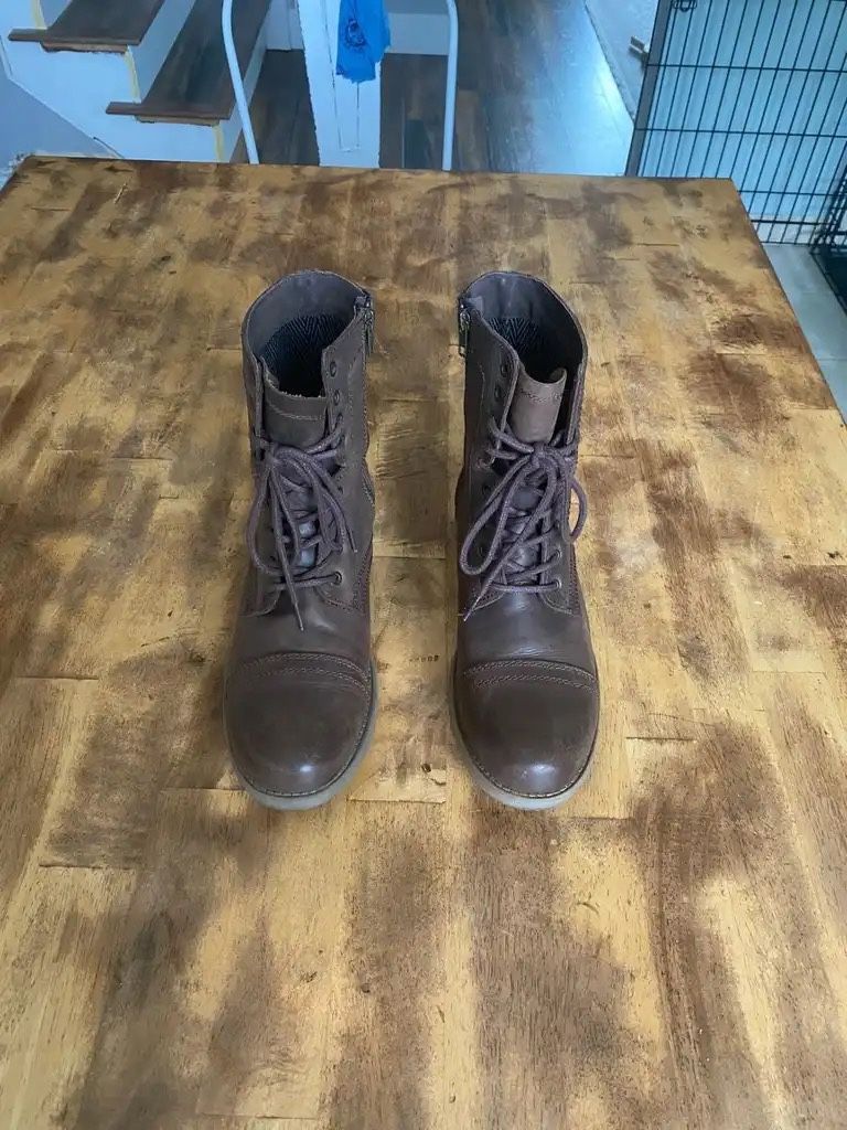Size 9 Brown Leather Boots