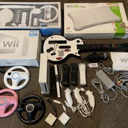 Nintendo Wii  Nice Lot with many Accessories 