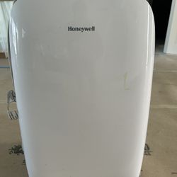 10,000 BTU Honeywell Portable Air Conditioner with Dehumidifier & Fan