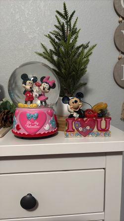 Disney Mickie & Minnie Musical Snow Globe & Mickie Disney Traditions Jim Shore “I Love You” Figure  