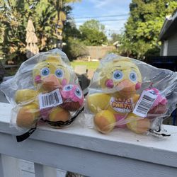 Jazwares FNAF Toy Chica Plush - 8” - glow in the dark eyes