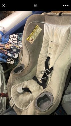 Car seat OPEN TO OFFERS ( needs a cleaning)